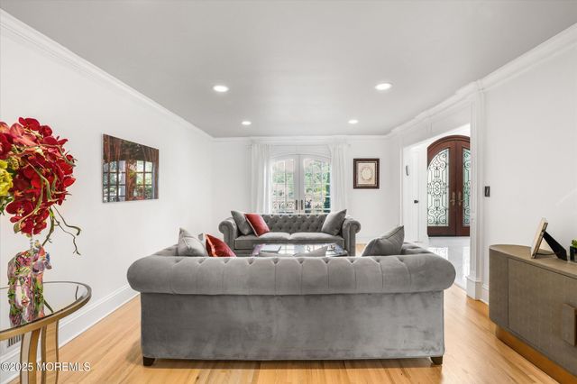 13 Valley Forge Road, Eatontown, NJ 07724