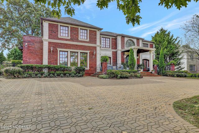 13 Valley Forge Road, Eatontown, NJ 07724