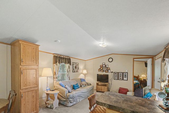 1250 Darst Creek, Seguin, TX 78155
