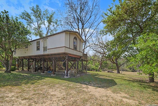 1250 Darst Creek, Seguin, TX 78155