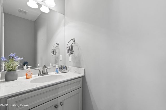 1425 Parkridge Pkwy, Louisville, KY 40214