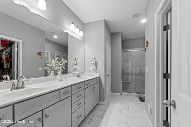 1425 Parkridge Pkwy, Louisville, KY 40214