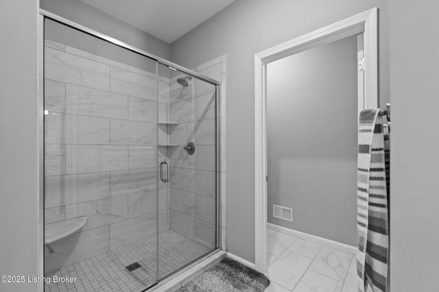 1425 Parkridge Pkwy, Louisville, KY 40214