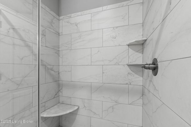 1425 Parkridge Pkwy, Louisville, KY 40214