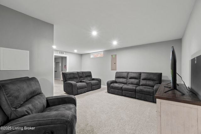 1425 Parkridge Pkwy, Louisville, KY 40214