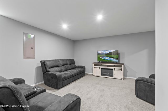 1425 Parkridge Pkwy, Louisville, KY 40214