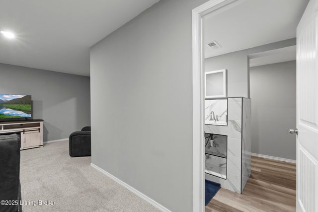 1425 Parkridge Pkwy, Louisville, KY 40214