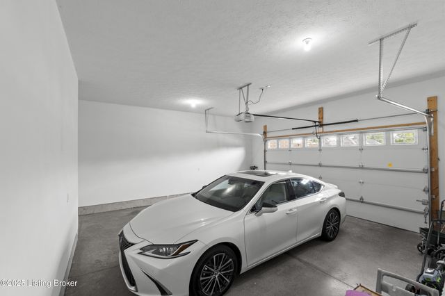 1425 Parkridge Pkwy, Louisville, KY 40214