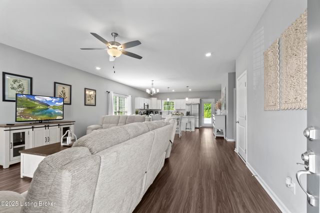 1425 Parkridge Pkwy, Louisville, KY 40214