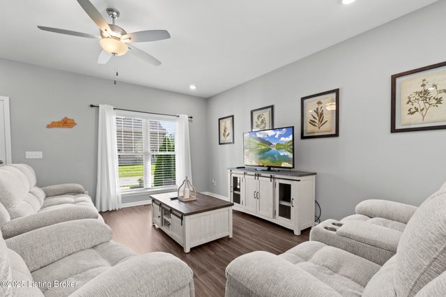 1425 Parkridge Pkwy, Louisville, KY 40214