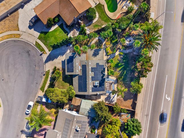 5752 E Iowa Avenue, Fresno, CA 93727