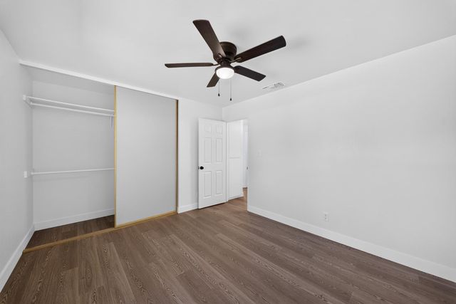 5752 E Iowa Avenue, Fresno, CA 93727