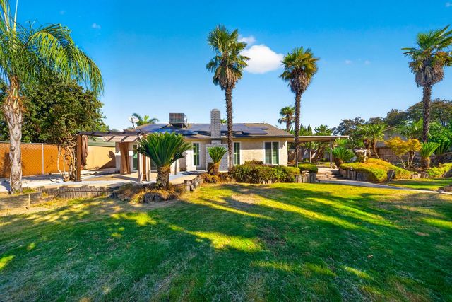 5752 E Iowa Avenue, Fresno, CA 93727