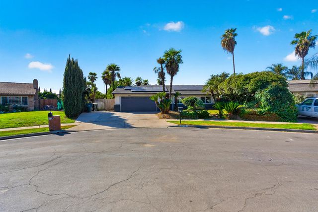 5752 E Iowa Avenue, Fresno, CA 93727