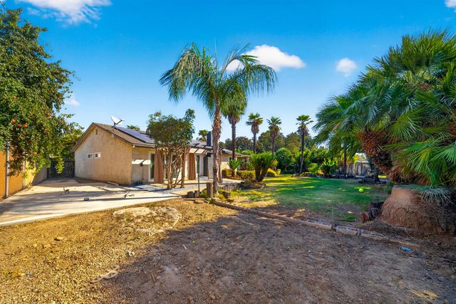 5752 E Iowa Avenue, Fresno, CA 93727