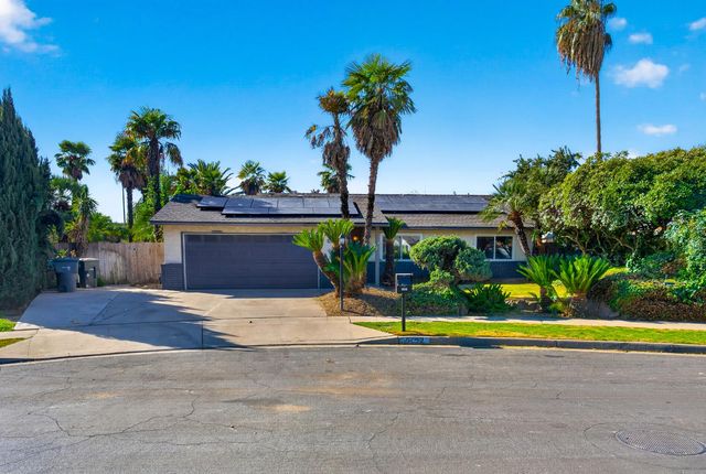 5752 E Iowa Avenue, Fresno, CA 93727