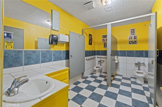 10527 Compton, Los Angeles, CA 90002