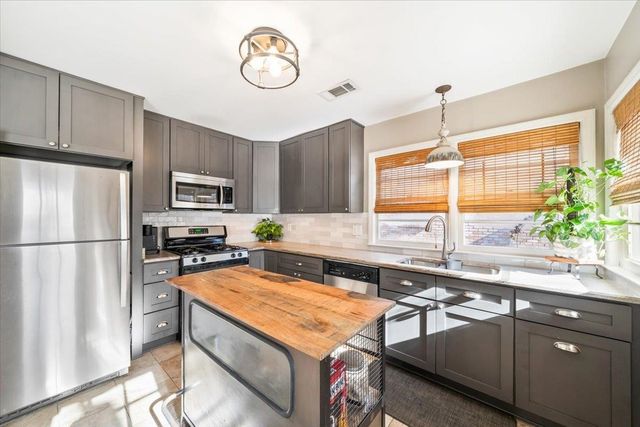 4933 FLAMINGO RD, Memphis, TN 38117