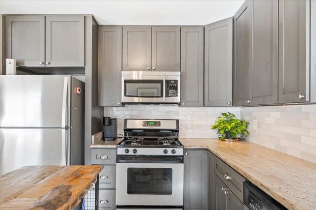 4933 FLAMINGO RD, Memphis, TN 38117