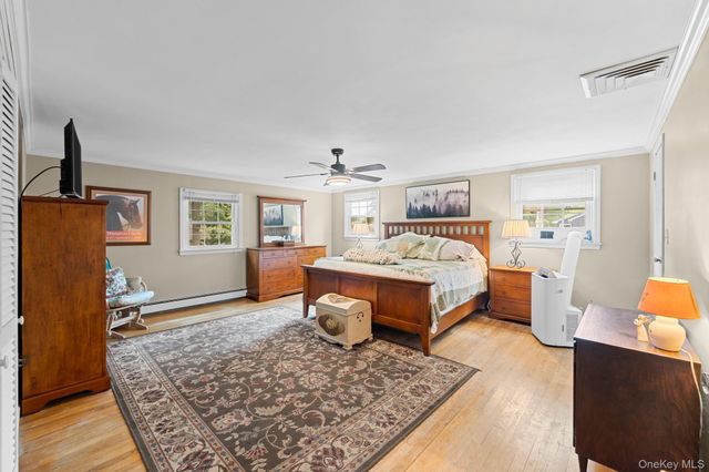 8 Washington Avenue, East Setauket, NY 11733