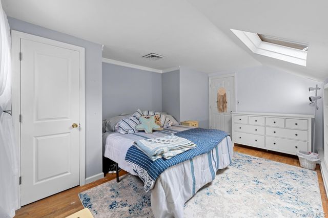 8 Washington Avenue, East Setauket, NY 11733