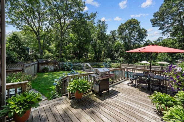 8 Washington Avenue, East Setauket, NY 11733