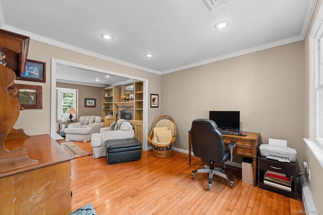 8 Washington Avenue, East Setauket, NY 11733