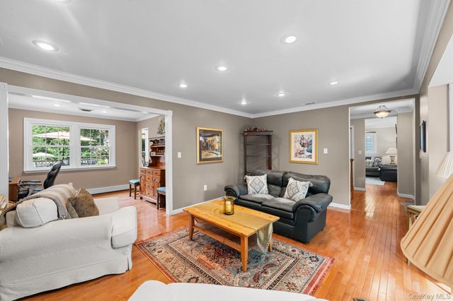 8 Washington Avenue, East Setauket, NY 11733