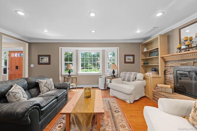 8 Washington Avenue, East Setauket, NY 11733