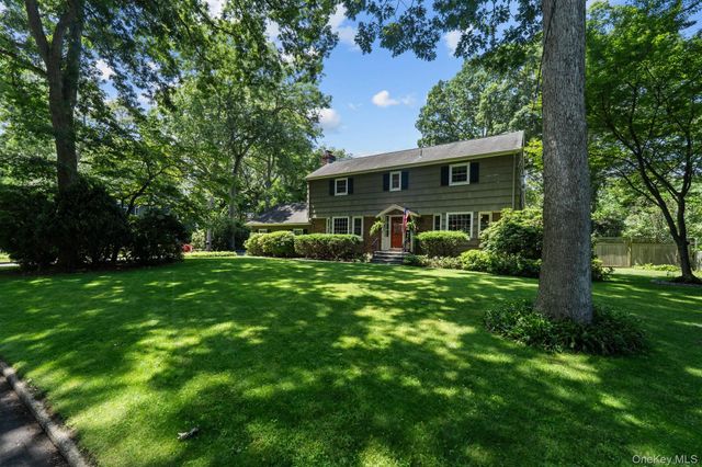 8 Washington Avenue, East Setauket, NY 11733