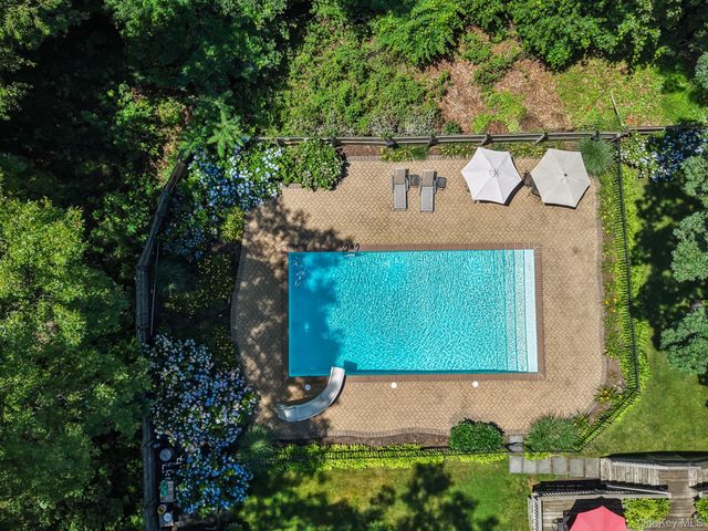 8 Washington Avenue, East Setauket, NY 11733