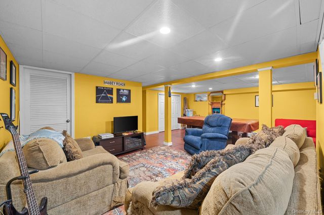 8 Washington Avenue, East Setauket, NY 11733