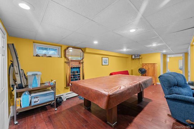 8 Washington Avenue, East Setauket, NY 11733