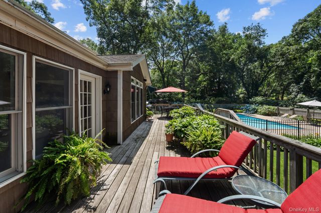 8 Washington Avenue, East Setauket, NY 11733