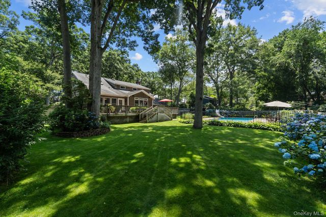 8 Washington Avenue, East Setauket, NY 11733