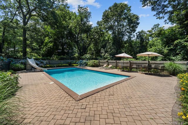 8 Washington Avenue, East Setauket, NY 11733