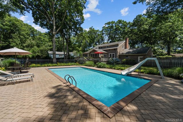 8 Washington Avenue, East Setauket, NY 11733