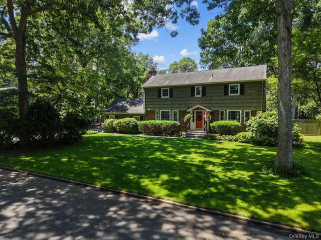 8 Washington Avenue, East Setauket, NY 11733