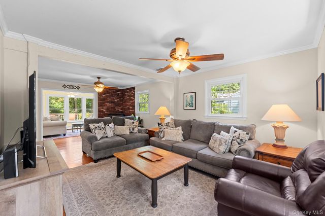 8 Washington Avenue, East Setauket, NY 11733