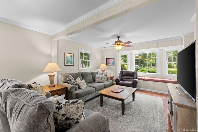8 Washington Avenue, East Setauket, NY 11733