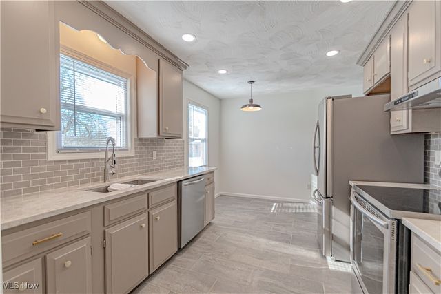 155 Sterling Street, Creston, OH 44217