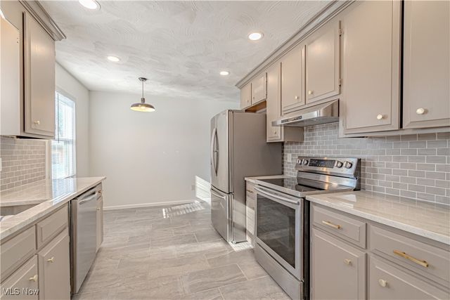 155 Sterling Street, Creston, OH 44217