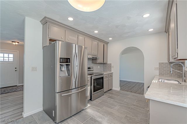 155 Sterling Street, Creston, OH 44217