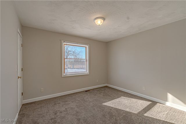 155 Sterling Street, Creston, OH 44217