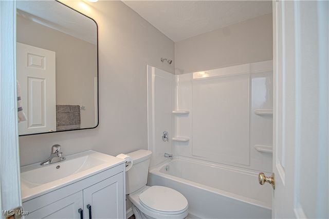 155 Sterling Street, Creston, OH 44217