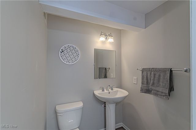 155 Sterling Street, Creston, OH 44217