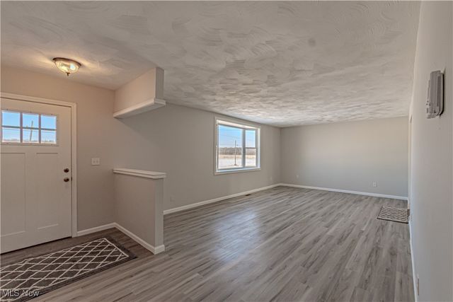 155 Sterling Street, Creston, OH 44217