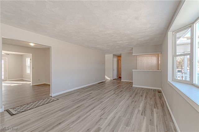 155 Sterling Street, Creston, OH 44217