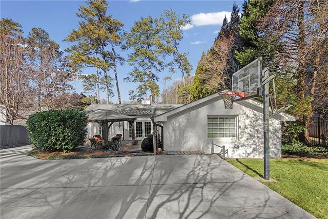 3819 N Stratford NE Road, Atlanta, GA 30342