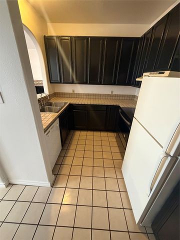 2601 Alcott LN B, Austin, TX 78748